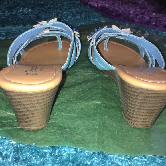 Floral sandals (NWOT) - Picture 6 of 8